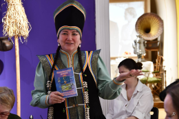 Аспирантка института алтаистики и тюркологии ГАГУ приняла участие во встрече женщин-хранительниц традиций коренных народов