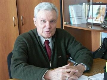 Кафедра русского языка и литературы поздравляет профессора А.А. Чувакина с 80-летним юбилеем! 